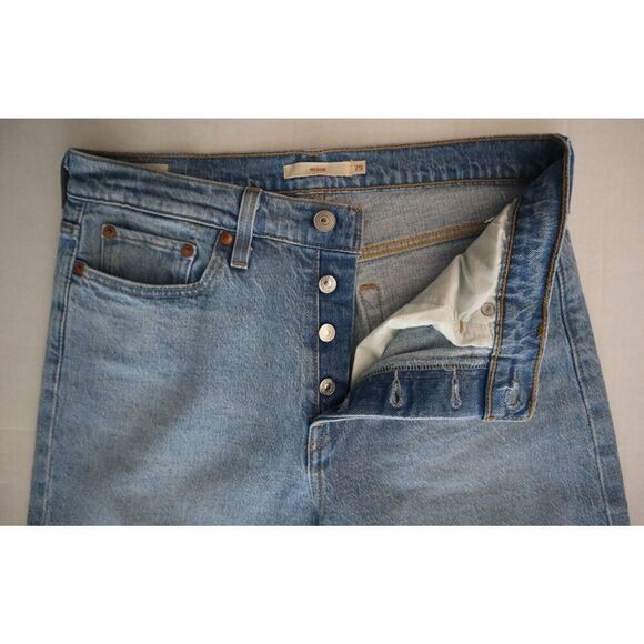 Levi's Women's Sz 29 Light Wash Wedgie Icon Fit Button-Fly Ankle Jeans - Picture 3 of 8
